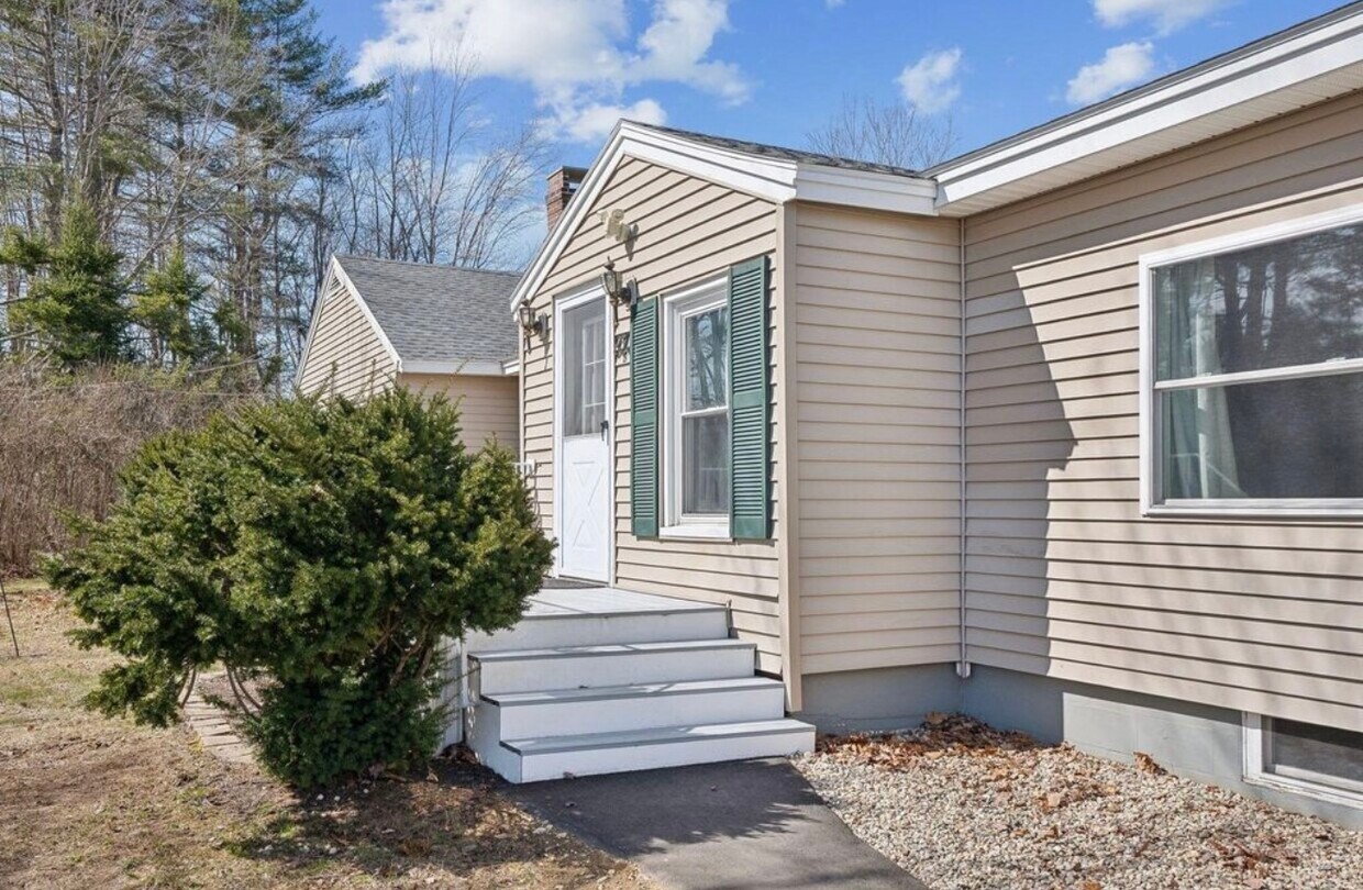 Front Entrance - 930 New County Rd