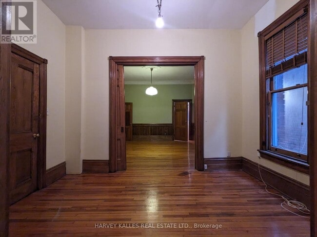 Building Photo - 600 Huron St