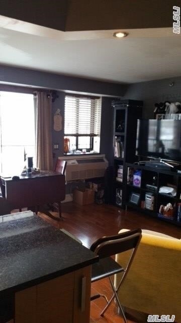 Building Photo - 79-39 Calamus Ave