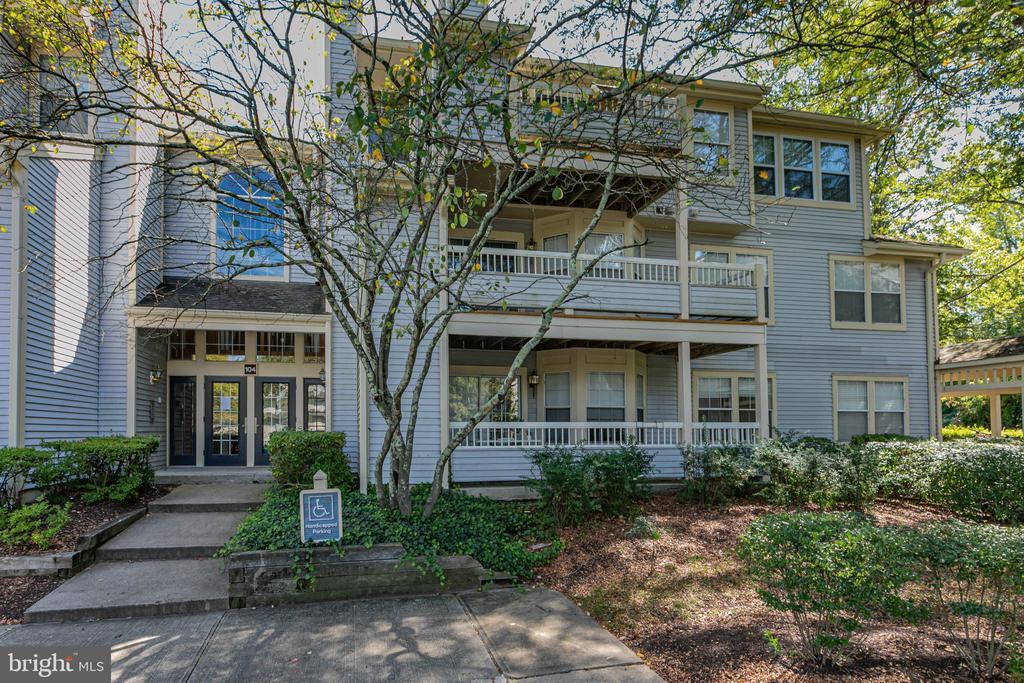 Foto principal - 104 Olympic Ct