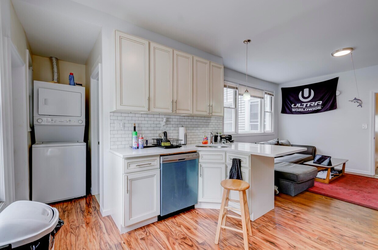 164 Orient St Unit 1, Bayonne, NJ 07002 Apartment for Rent in Bayonne