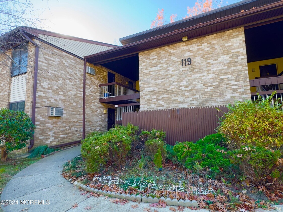 Primary Photo - 119 Amberly Dr