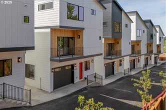 Building Photo - 10729 NE Fremont St