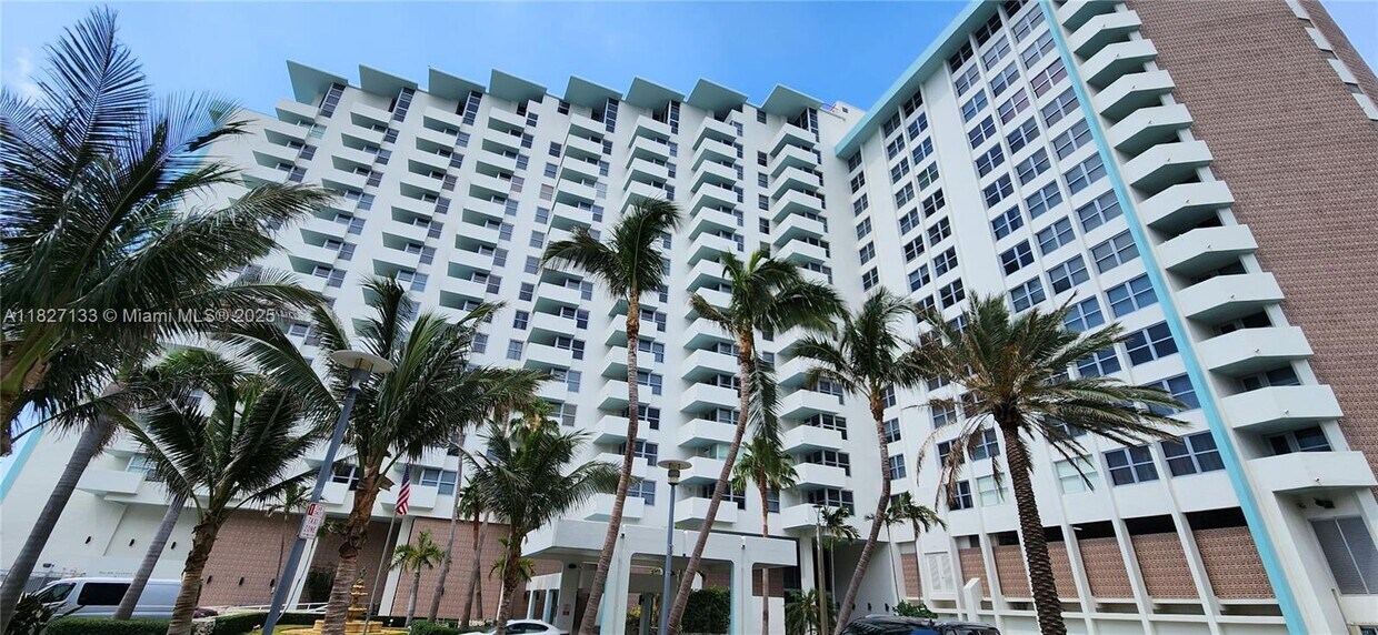 Foto principal - 2899 Collins Ave