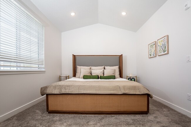 Building Photo - Towns at Rivers Edge