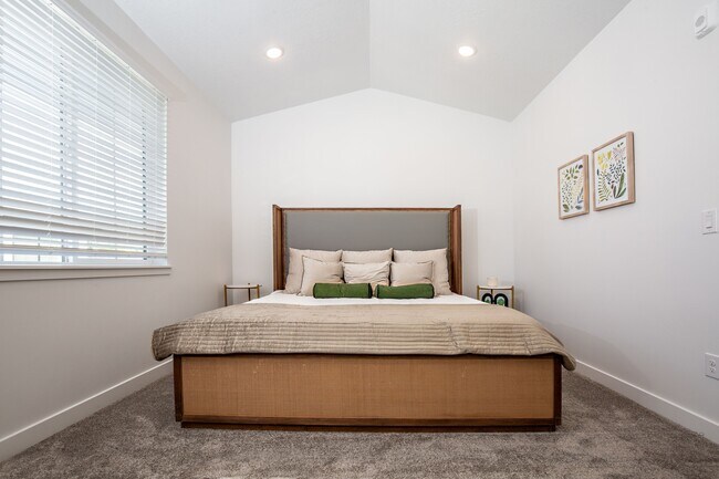 Building Photo - Towns at Rivers Edge