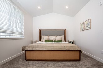 Building Photo - Towns at Rivers Edge