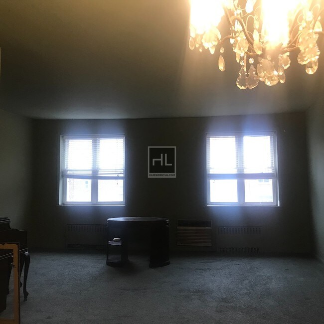 Building Photo - 2 Bedroom Apartment with Terrace