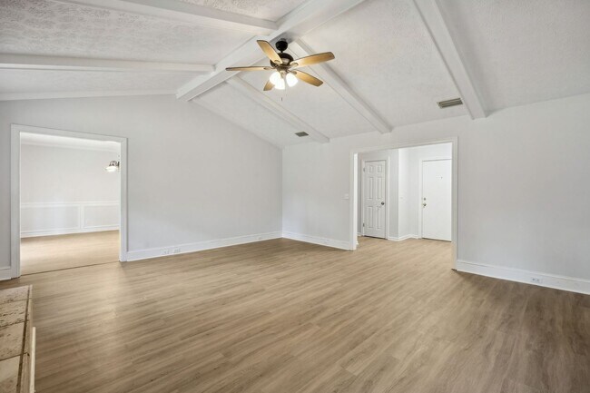 Foto del edificio - Newly Renovated 3 Bedroom Home on 1 Acre – No HOA!