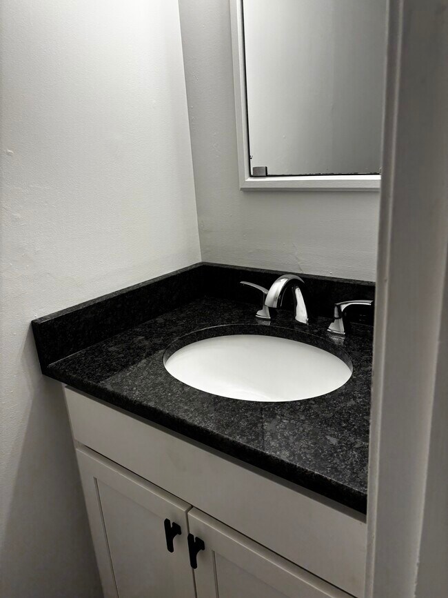 Baño pequeño - 103 Monarch St