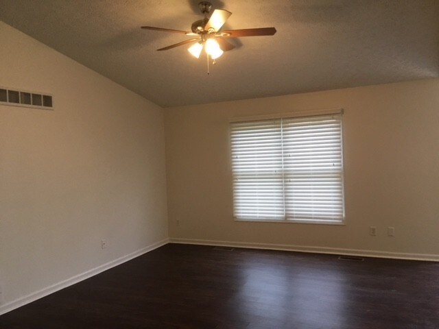 Foto del edificio - 5514 Crenton Drive