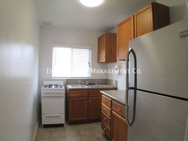 Foto del edificio - 815 E 9th St