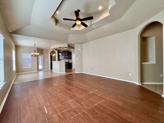 Foto del edificio - A beautifully maintained 3-bedroom, 2-bath oasis nestled right off 1604 and FM 1976 in Converse!