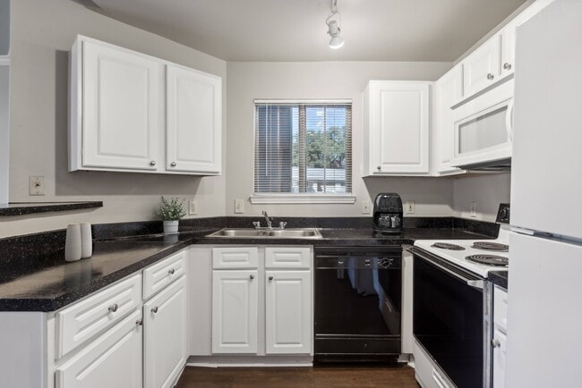 Kitchen - Northland at the Arboretum