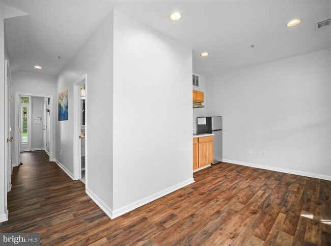 Building Photo - 44163 Azalea Ct