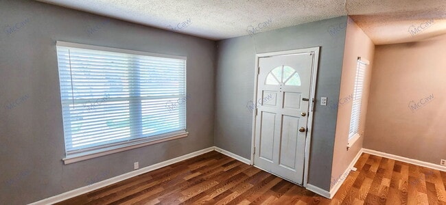 Building Photo - 1520 Hilltop Dr