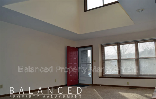 Building Photo - 3636 SW Eveningside Dr