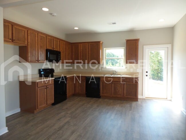 Building Photo - Home for Rent in Odenville... Available to...
