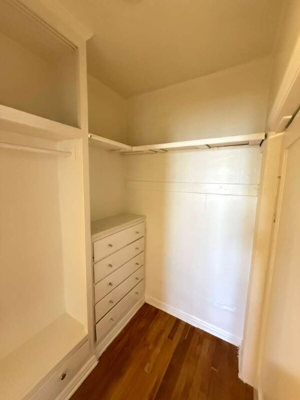 Foto del edificio - 3950 W 8th St