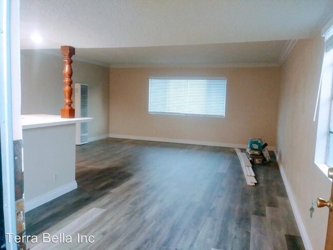 Building Photo - 1004 Rosecrans Ave