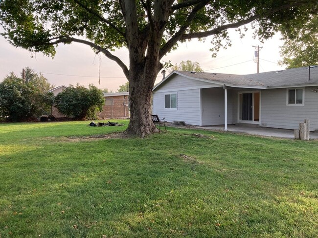 Building Photo - 3804 S Cascade St