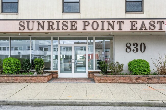 Building Photo - 830 Shore Rd