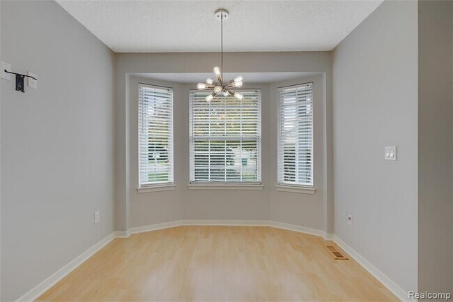Foto del edificio - 41306 Cornell Dr