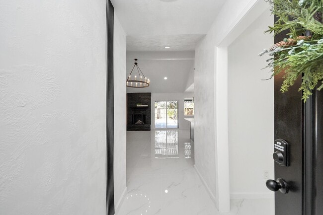 Foto del edificio - 22810 Deville Dr