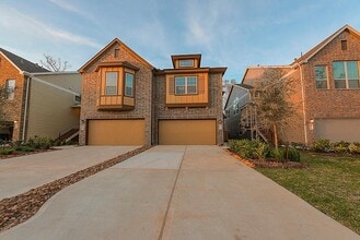 Building Photo - 158 Biltmore Loop