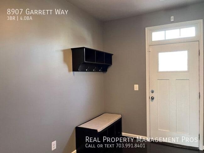 Building Photo - 8907 Garrett Way