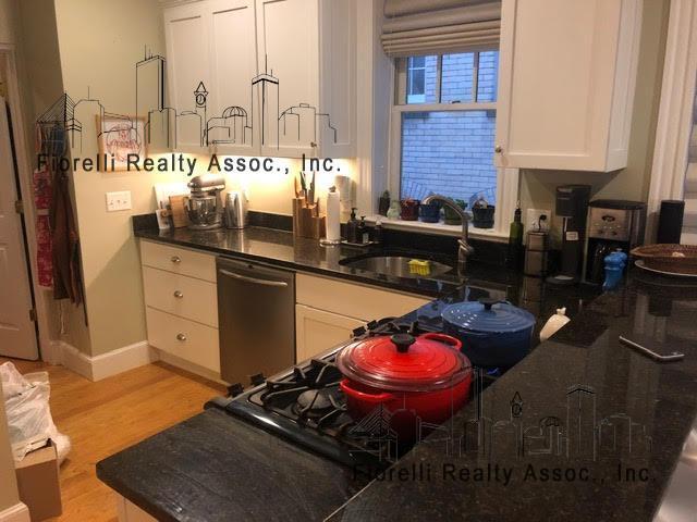 Foto del edificio - 8 Bartlett Pl