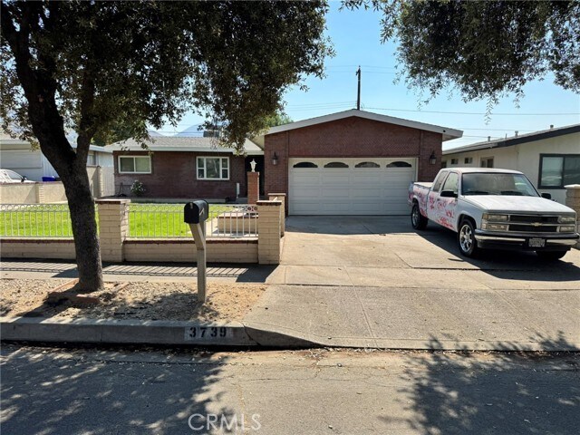 Primary Photo - 3739 N Golden Ave