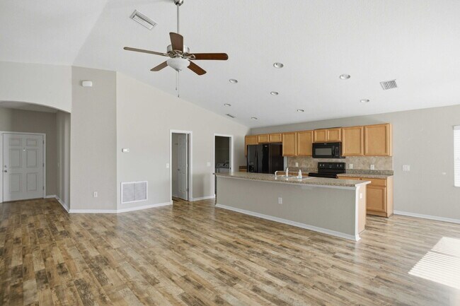 Foto del edificio - 4BR Gated Community Home with Fenced Yard, 2-Car Garage & Open Floor Plan
