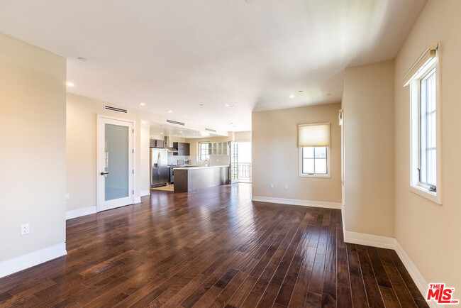 Building Photo - 227 S Hamilton Dr