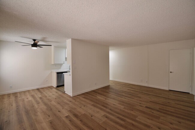 Foto del edificio - 6115 Whitsett Ave