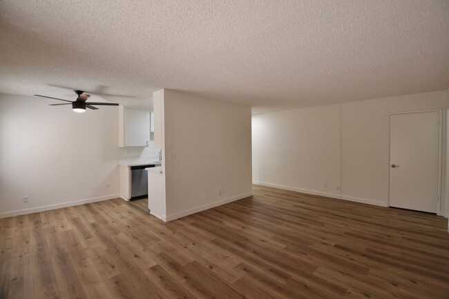 Building Photo - 6115 Whitsett Ave
