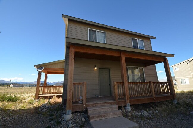 Foto del edificio - Hardwood floors, Master Suite, Great Storage!