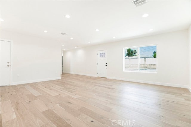 Foto del edificio - 10446 Woodley Ave