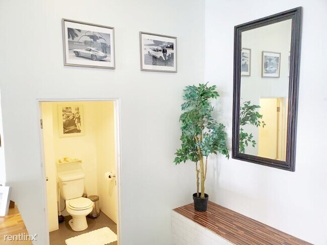 Building Photo - 2 br, 1 bath Apartment - 1637 Cabrillo Ave