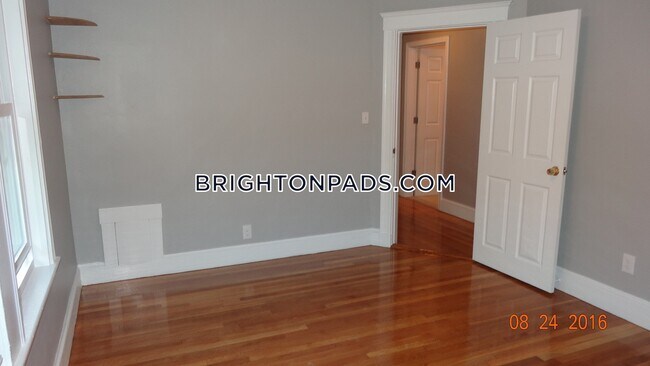 Building Photo - 25 Gerald Rd