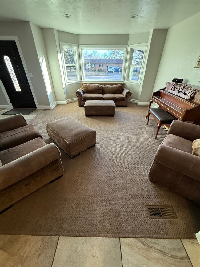 Foto del edificio - Beautiful 4 Bedroom, 3 Bathroom Home With Basement in Cedar City