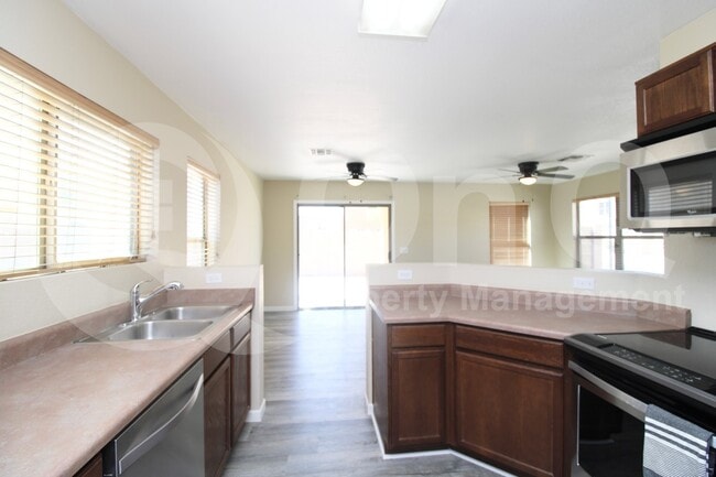 Building Photo - 9607 N 81st Dr
