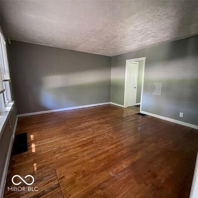 Foto del edificio - 3304 N Harding St
