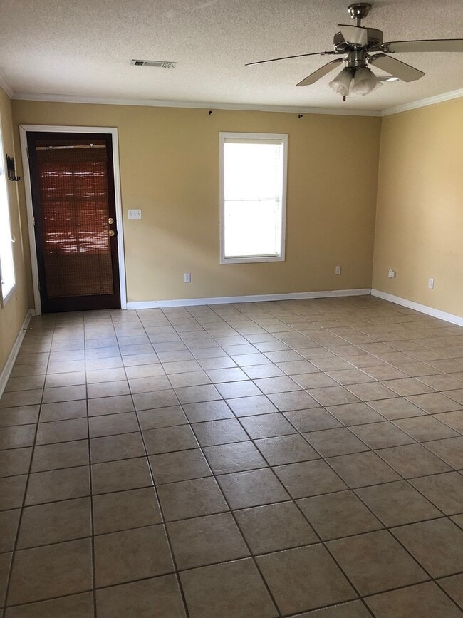 Building Photo - 101 Private Rd 3089