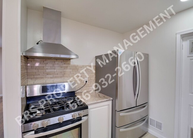 Building Photo - Modern 3-Bed Rental in Prime Warren Locati...