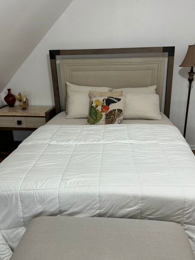 Bedroom - 153 S Grove St Apartments