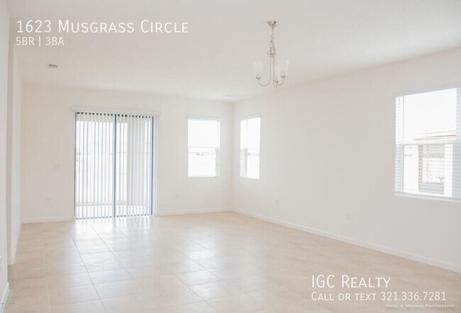 Building Photo - Stunning and spacious 5 bed, 2/5 bath in g...