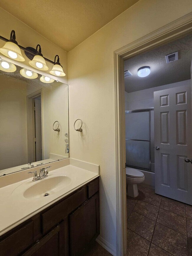 Foto del edificio - 4923 Windy Orchard Ln