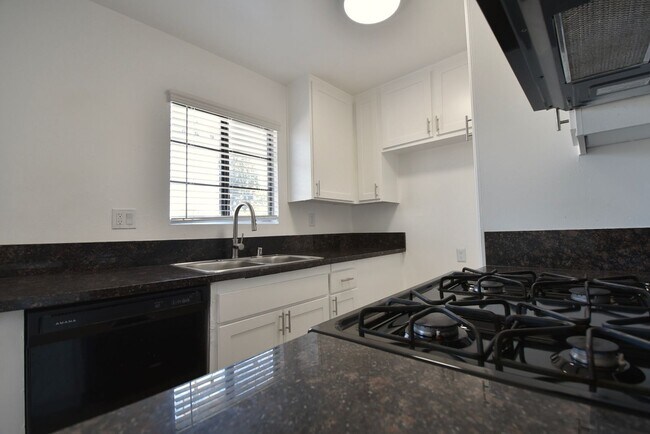 Foto del edificio - 5921 Whitsett Ave