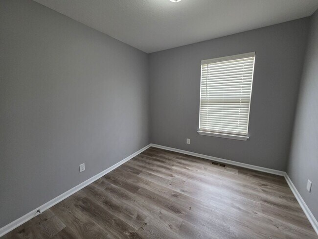 Building Photo - Coming Soon - Spacious 3 Bedroom Townhome with Garage